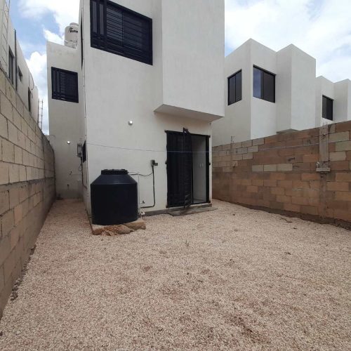 5 Casa en Renta en Caucel - Cisterna